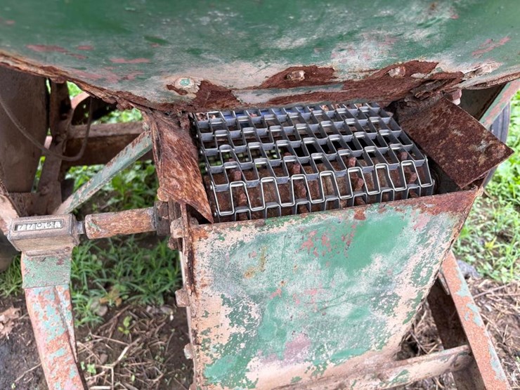 john-deere-301-image-7