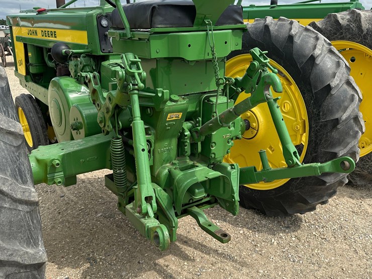 john-deere-520-image-8