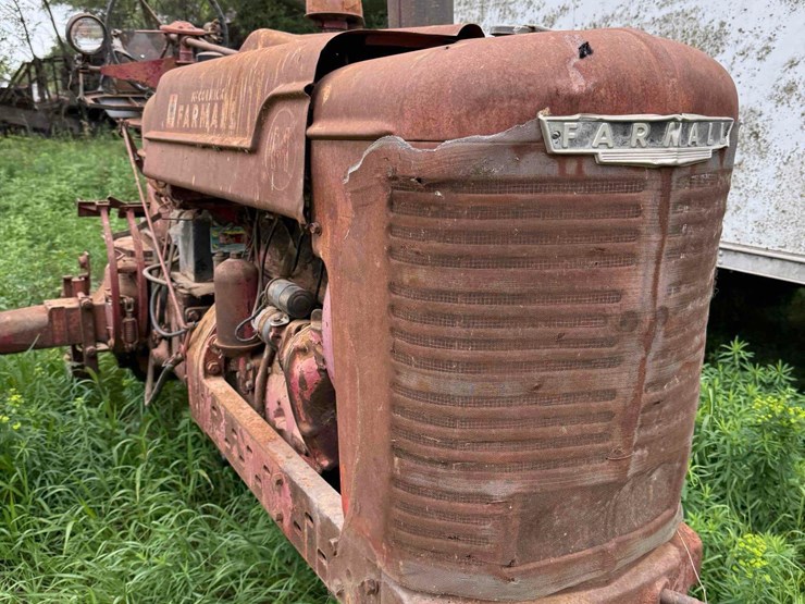 farmall-m-tractor-image-6
