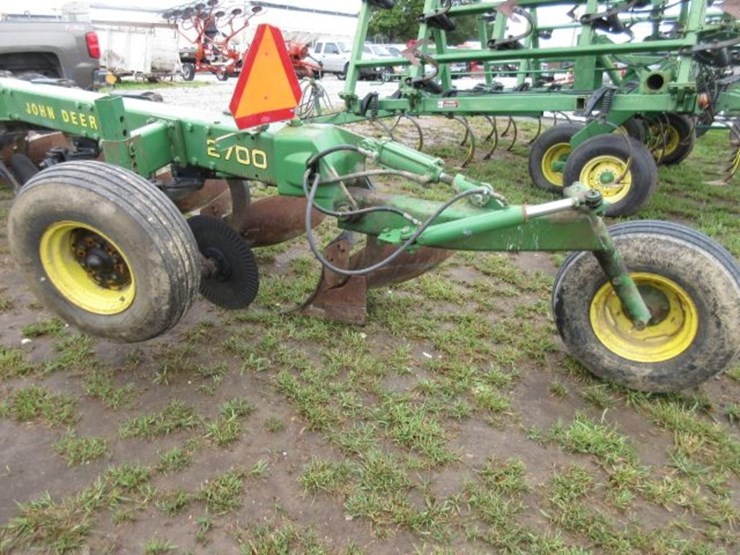 john-deere-2700-image-5