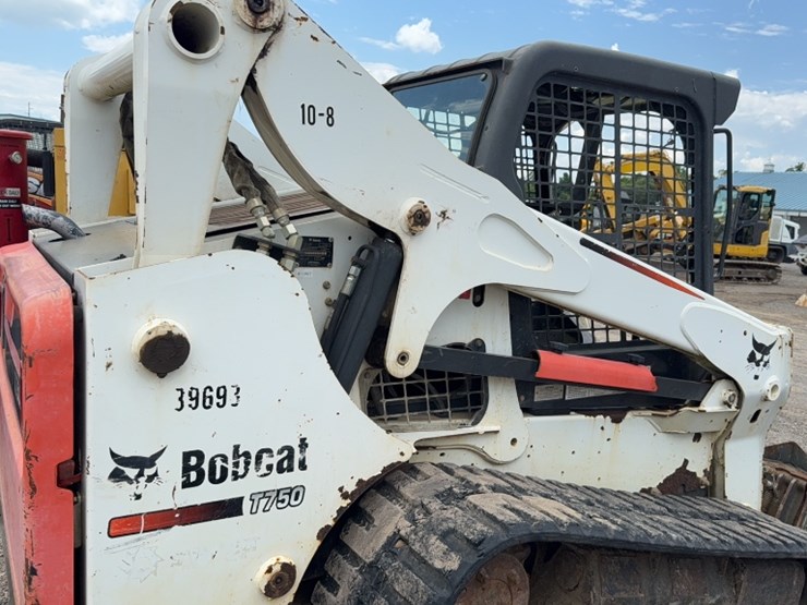 2011-bobcat-t750-image-6