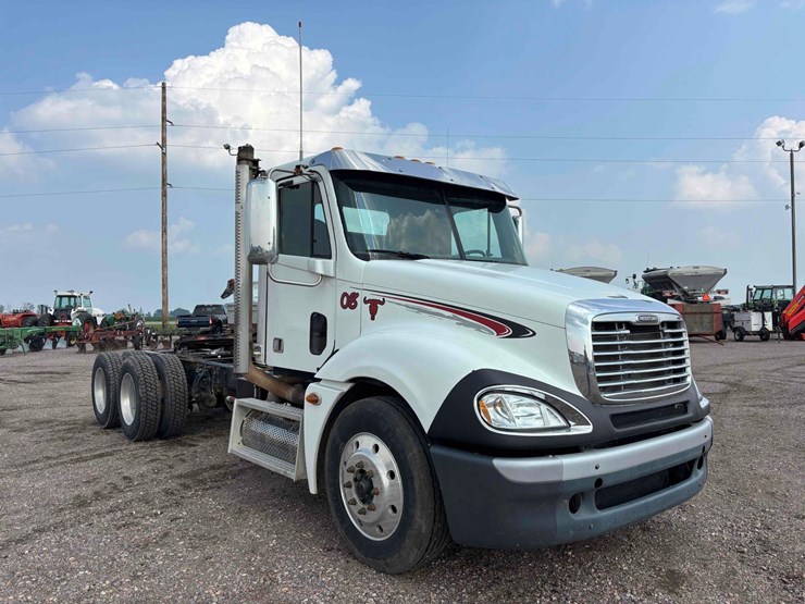 2008-freightliner-columbia-straight-truck-image-2