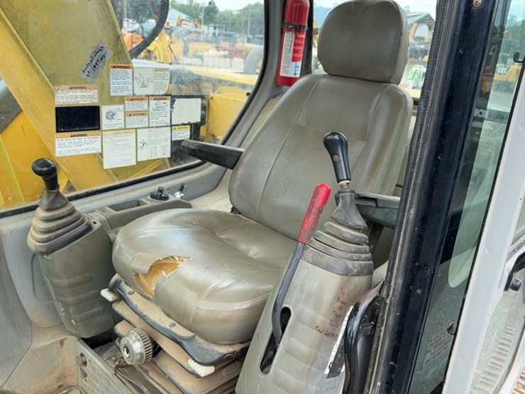 kobelco-sk135sr-lc-image-14