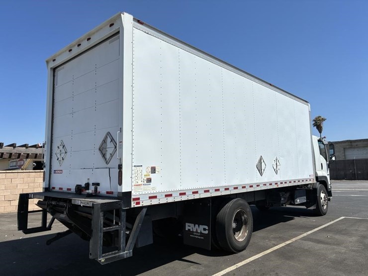 2018-isuzu-ftr-image-3