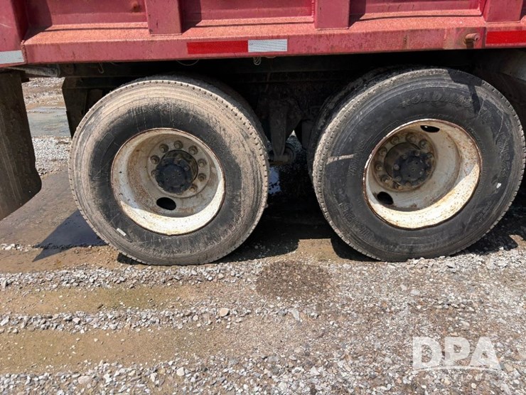1997-freightliner-fld112-image-35