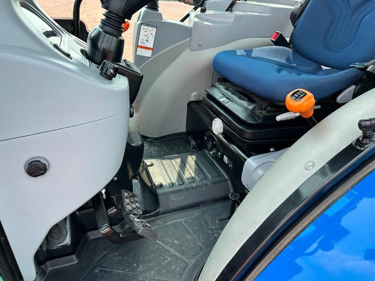 2020-new-holland-boomer-40-image-37