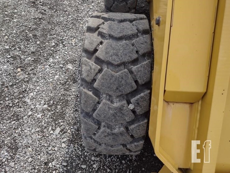 2018-caterpillar-246d-image-19