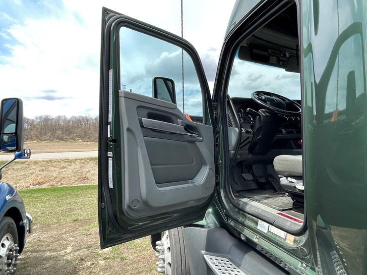 2018-kenworth-t680-image-34