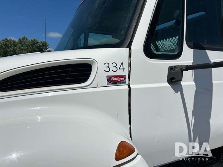 2005-international-durastar-4300-image-2