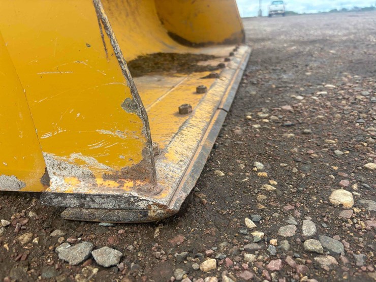 deere-204l-image-11