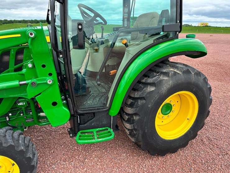 2022-john-deere-3033r-image-11