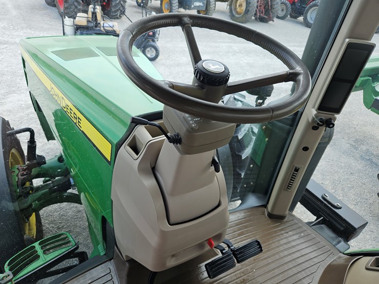 2013-john-deere-8310r-image-19
