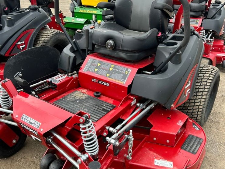 2024-ferris-isx-2200-zero-turn-mower-(pd5139)-image-1
