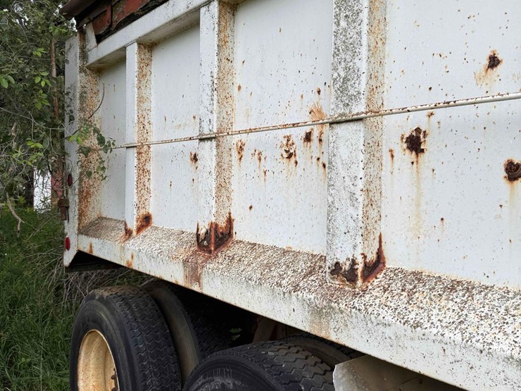 1987-peterbilt-359-image-27