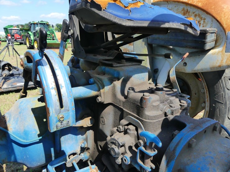 ford-2810-image-11
