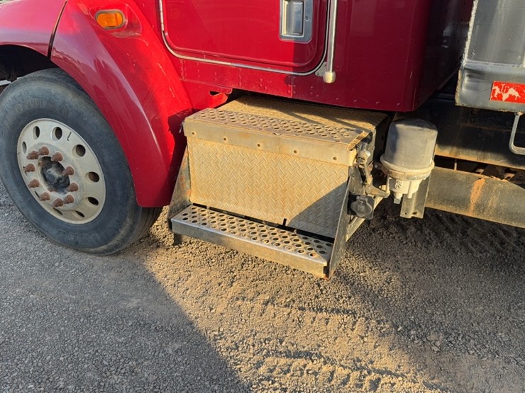 2000-kenworth-t300-image-15