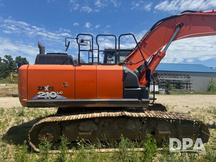 2018-hitachi-zx210-lc-6-image-6
