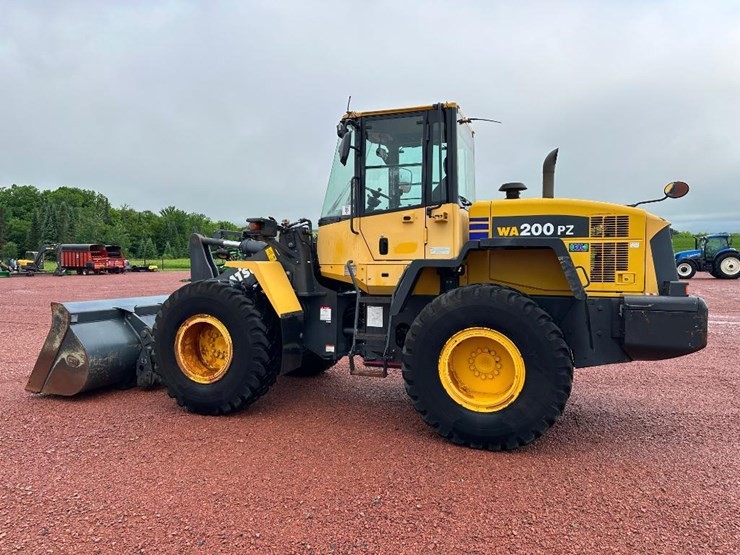 2013-komatsu-wa200pz-6-image-6
