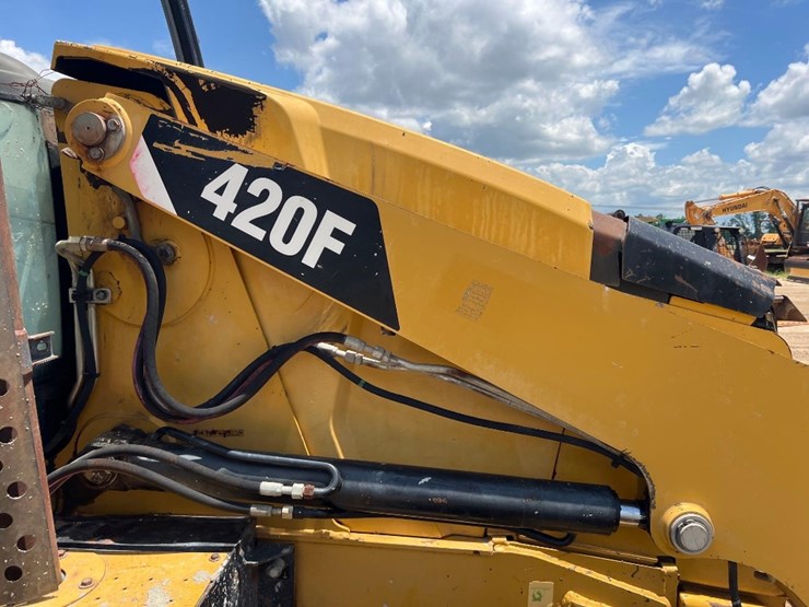 2013-caterpillar-420f-image-23