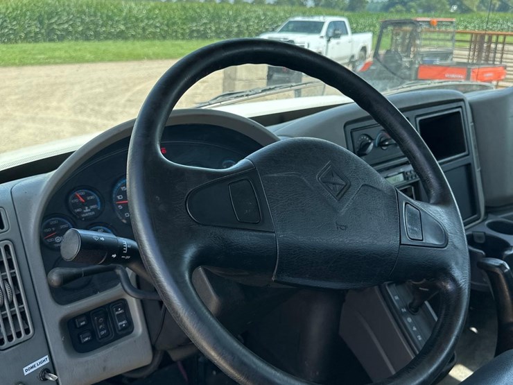 2009-international-durastar-4300-image-17