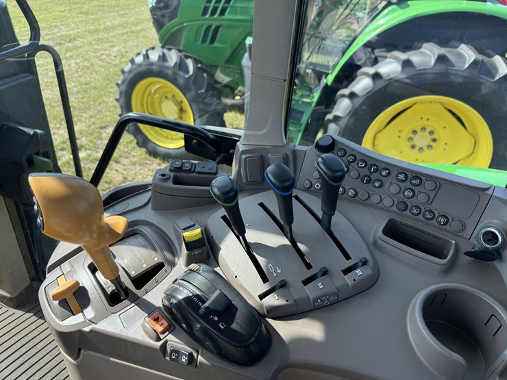 2020-john-deere-6120m-image-12