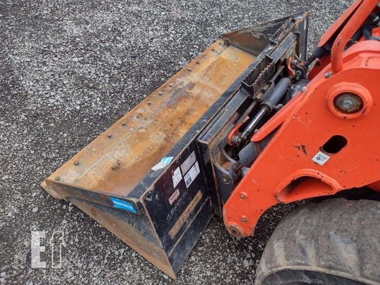 2019-kubota-ssv65-image-17