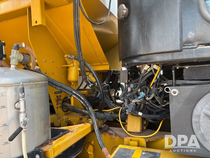2006-john-deere-8-image-18