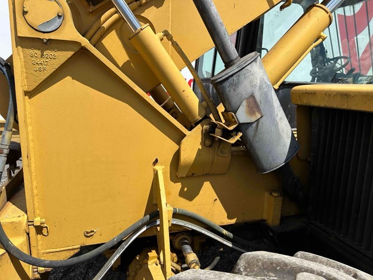 1999-caterpillar-th82-image-12