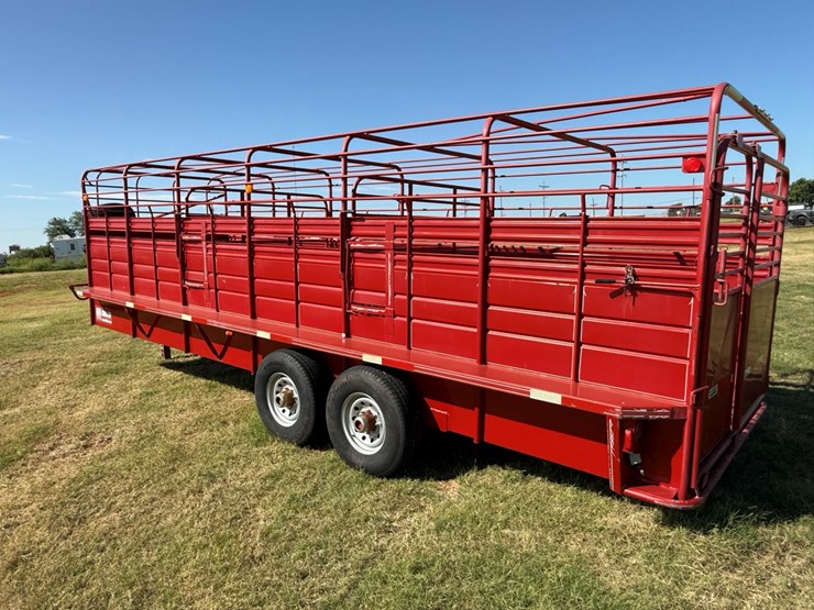 #18-•-2015-ww-livestock-trailer-image-5