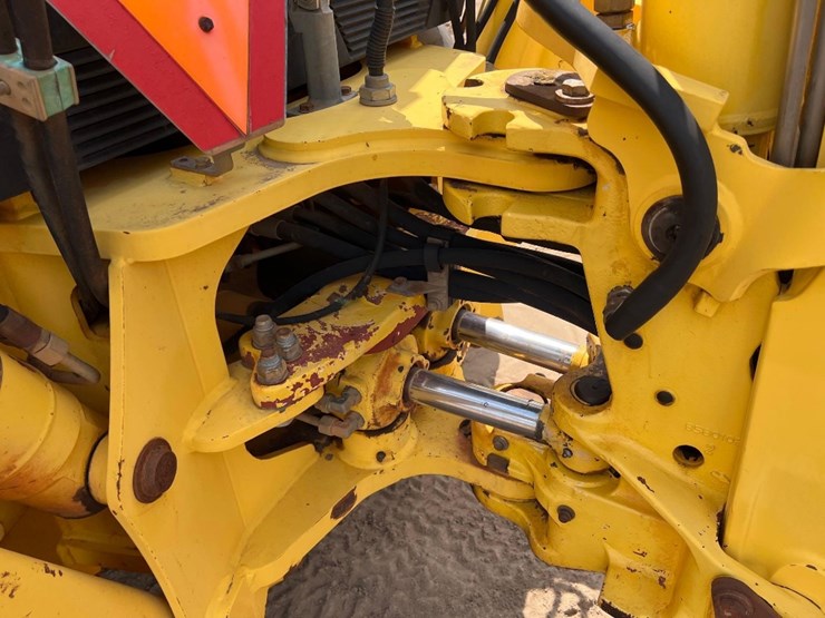 new-holland-lb75b-image-30