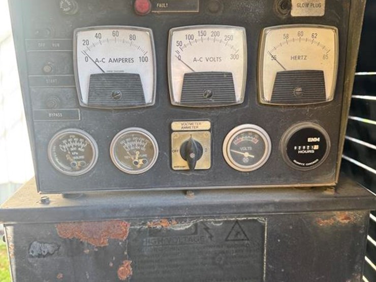 30-kw-generator-with-perkins-diesel-engine---2821-hours-showing-image-6