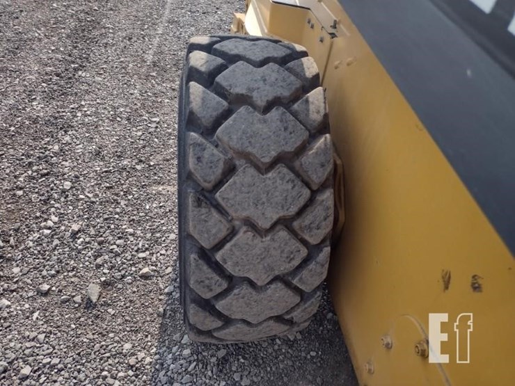 2020-deere-324g-image-21