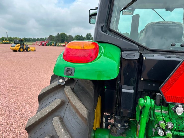 2014-john-deere-6115m-image-30