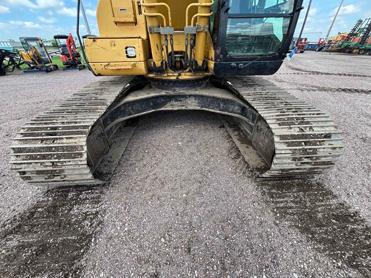 caterpillar-322cl-image-38