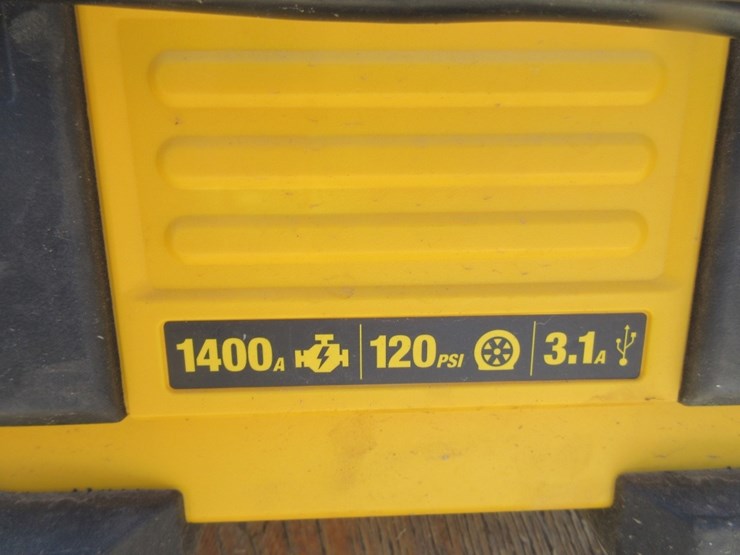 dewalt-1400-amp-portable-batter-jumpbox-image-5