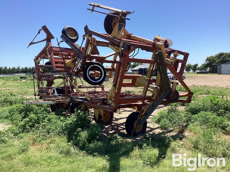 1981-versatile-noble-9600-9x6-sweep-blade-plow-image-5