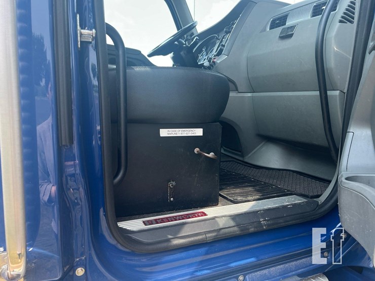 2019-kenworth-t680-image-13