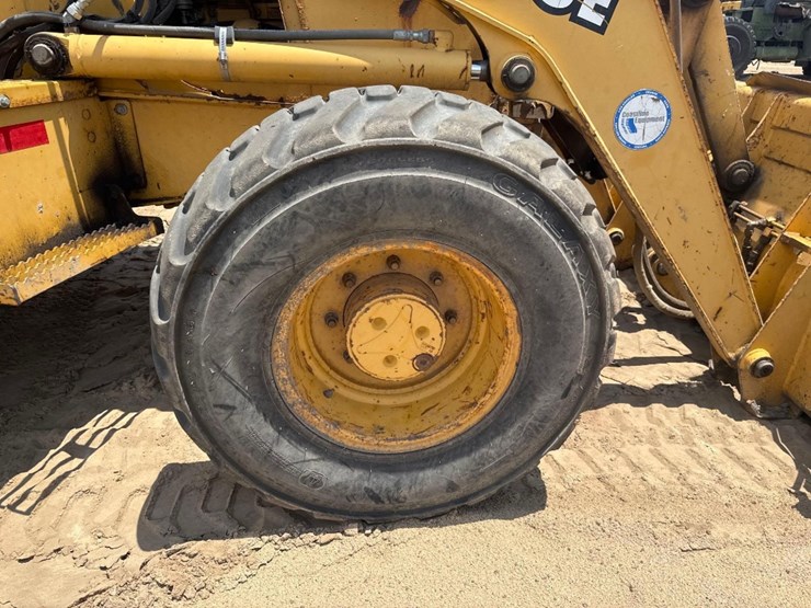 2000-deere-310se-image-11