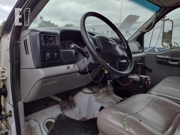 2007-ford-f750-xl-image-11
