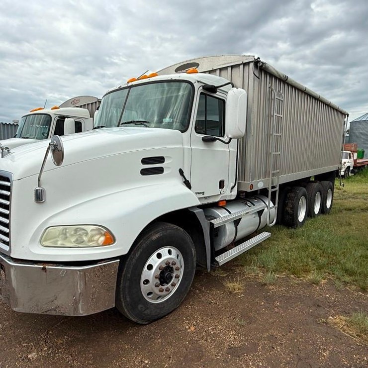 2002 Mack CX600 Grain Truck