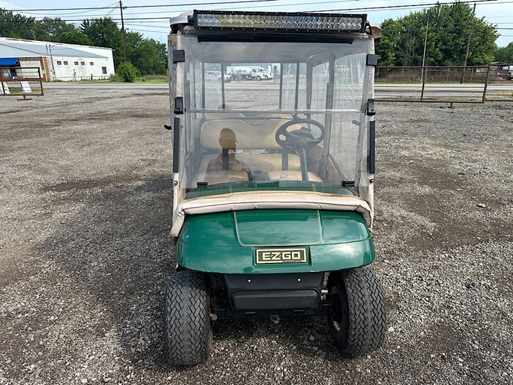 ez-go-4-seater-golf-cart-image-2