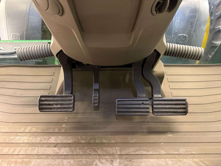 2021-john-deere-8r-340-image-78