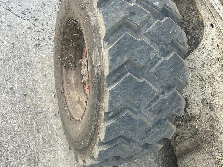 2012-bobcat-s750-image-14