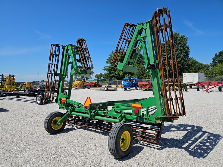 2016-john-deere-200-image-11