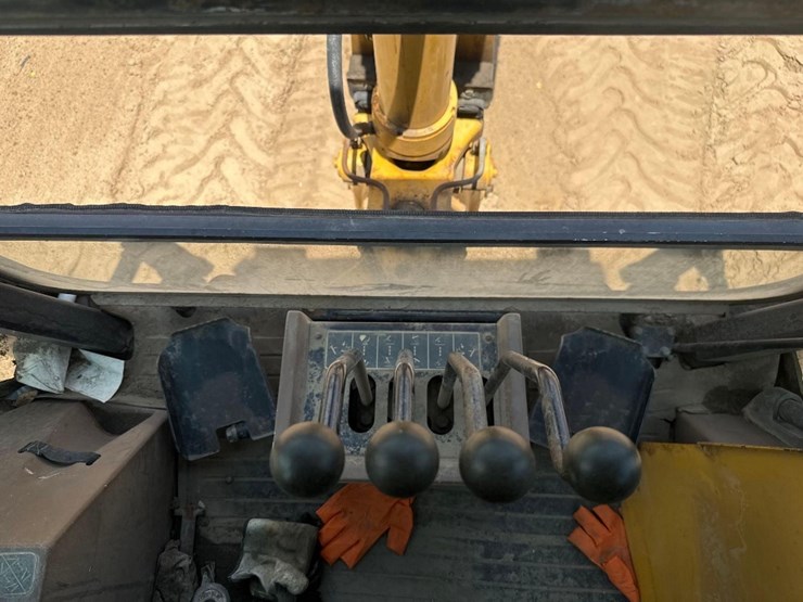 2000-deere-310se-image-33