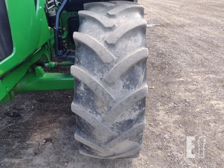 2017-john-deere-5100r-image-16