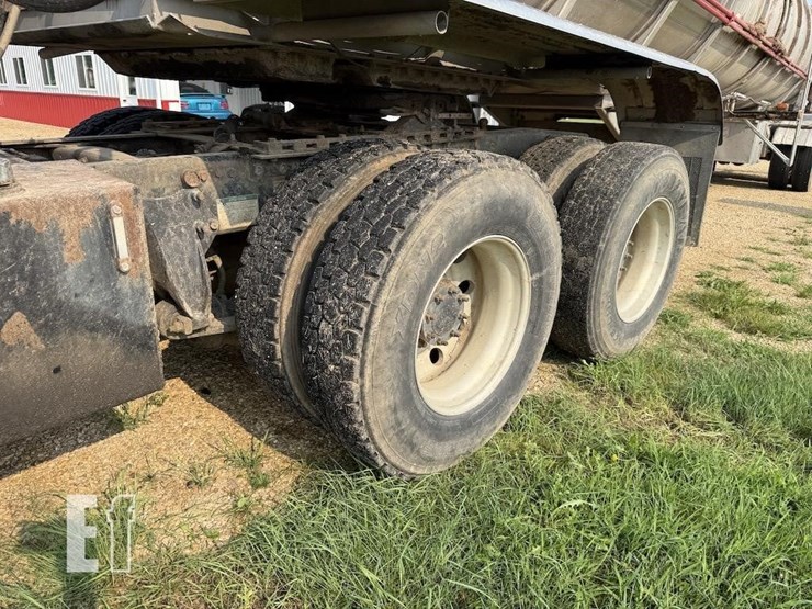 2003-freightliner-columbia-120-image-6
