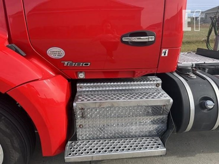 2016-kenworth-t880-image-45