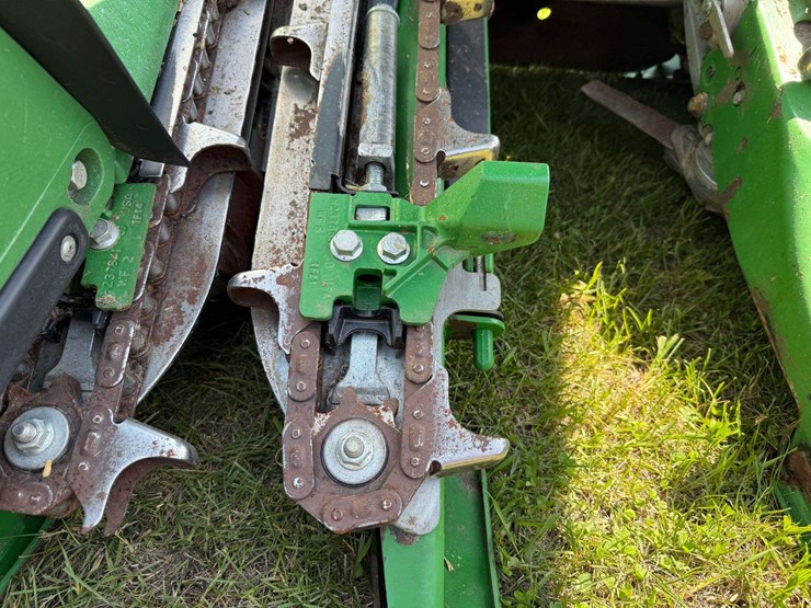 2021-john-deere-c12r-image-34
