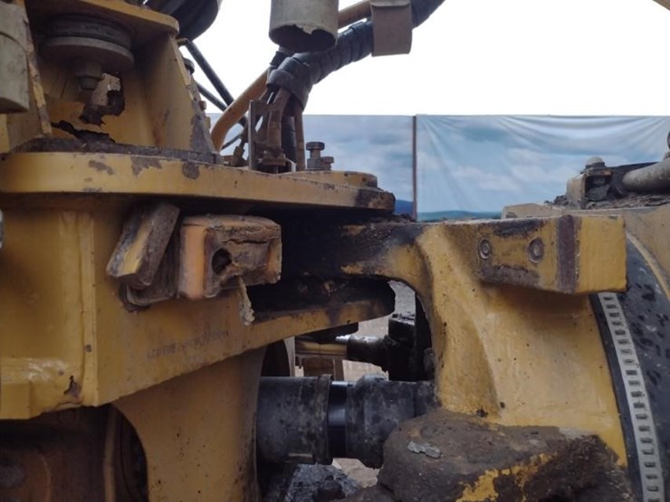 caterpillar-740-image-22